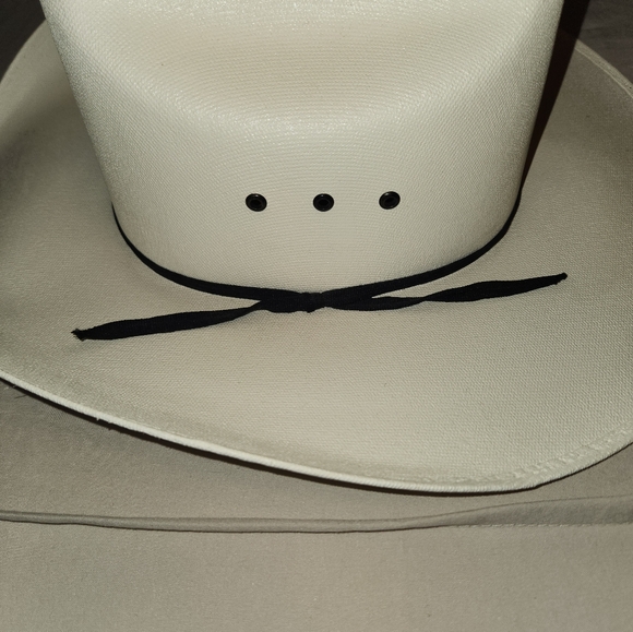 Womens White Hat - Picture 4 of 6